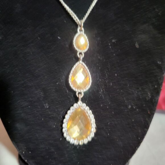 Unbranded Rhinestone & Teardrop 16" necklace - Picture 2 of 6